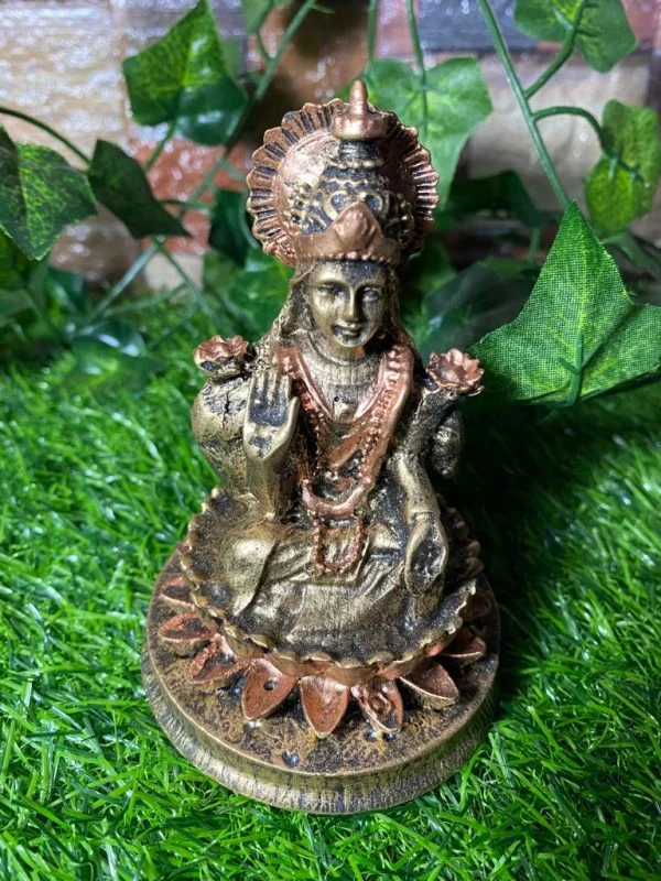 Lakshmi na Flor De Lótus P